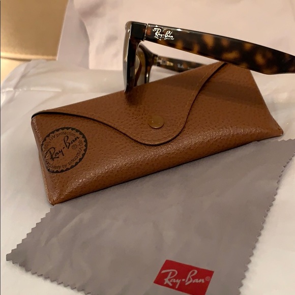 Ray-Ban New Wayfarer Classic Sunglasses - Picture 3 of 7